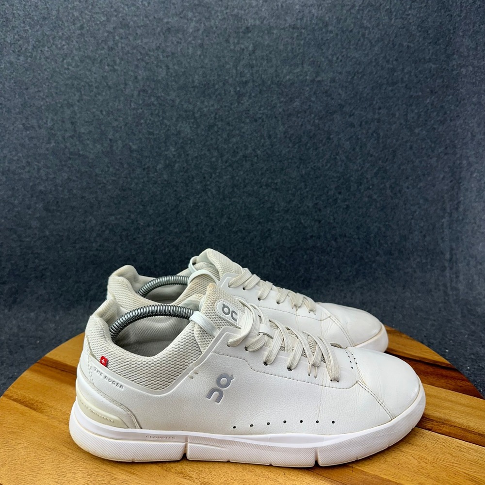 On Clouds The Roger Advantage Men's Size 9.5 US All White Tennis Shoes Sneakers